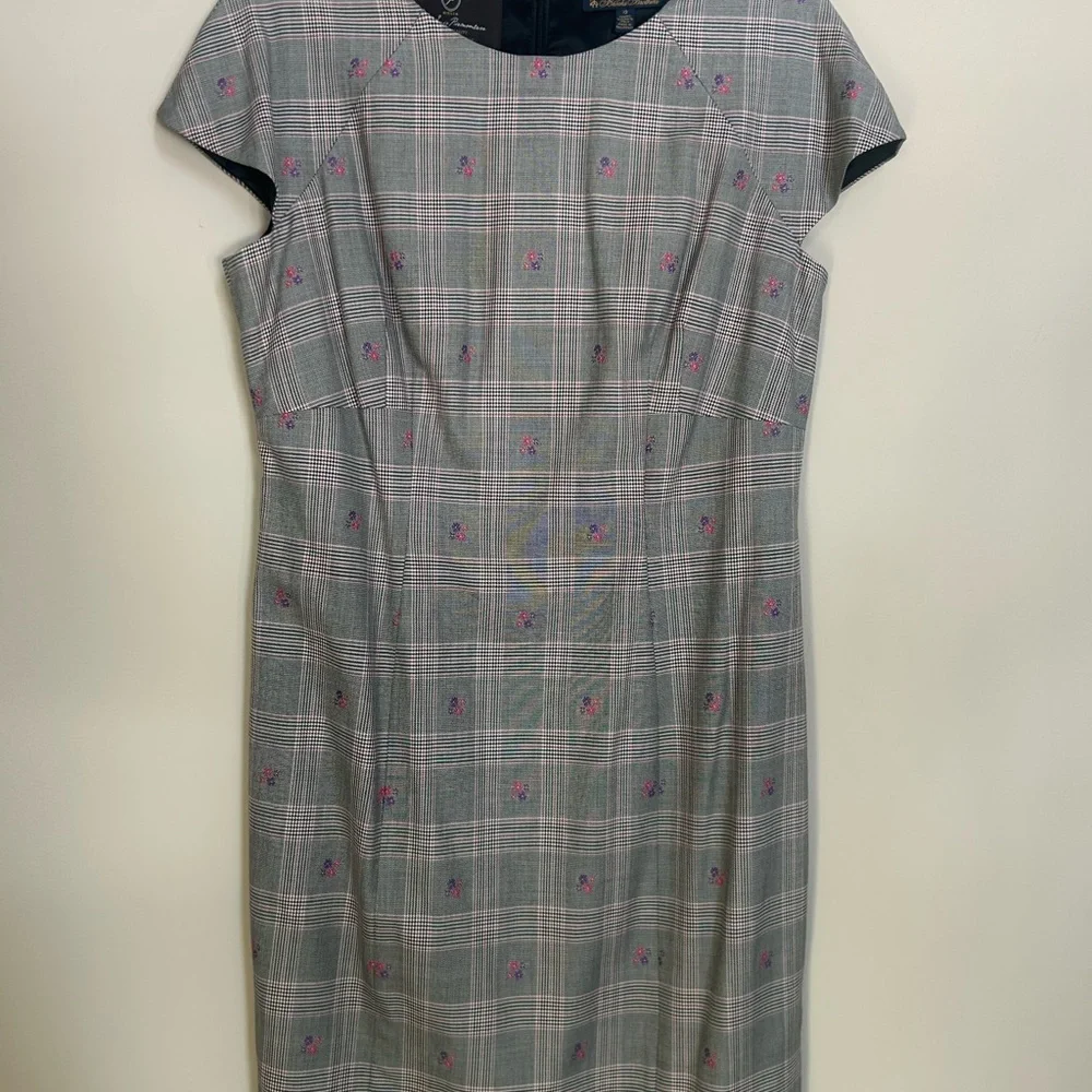 Stylish Brooks Brothers dress in size 12. NWT - Picture 2 of 8